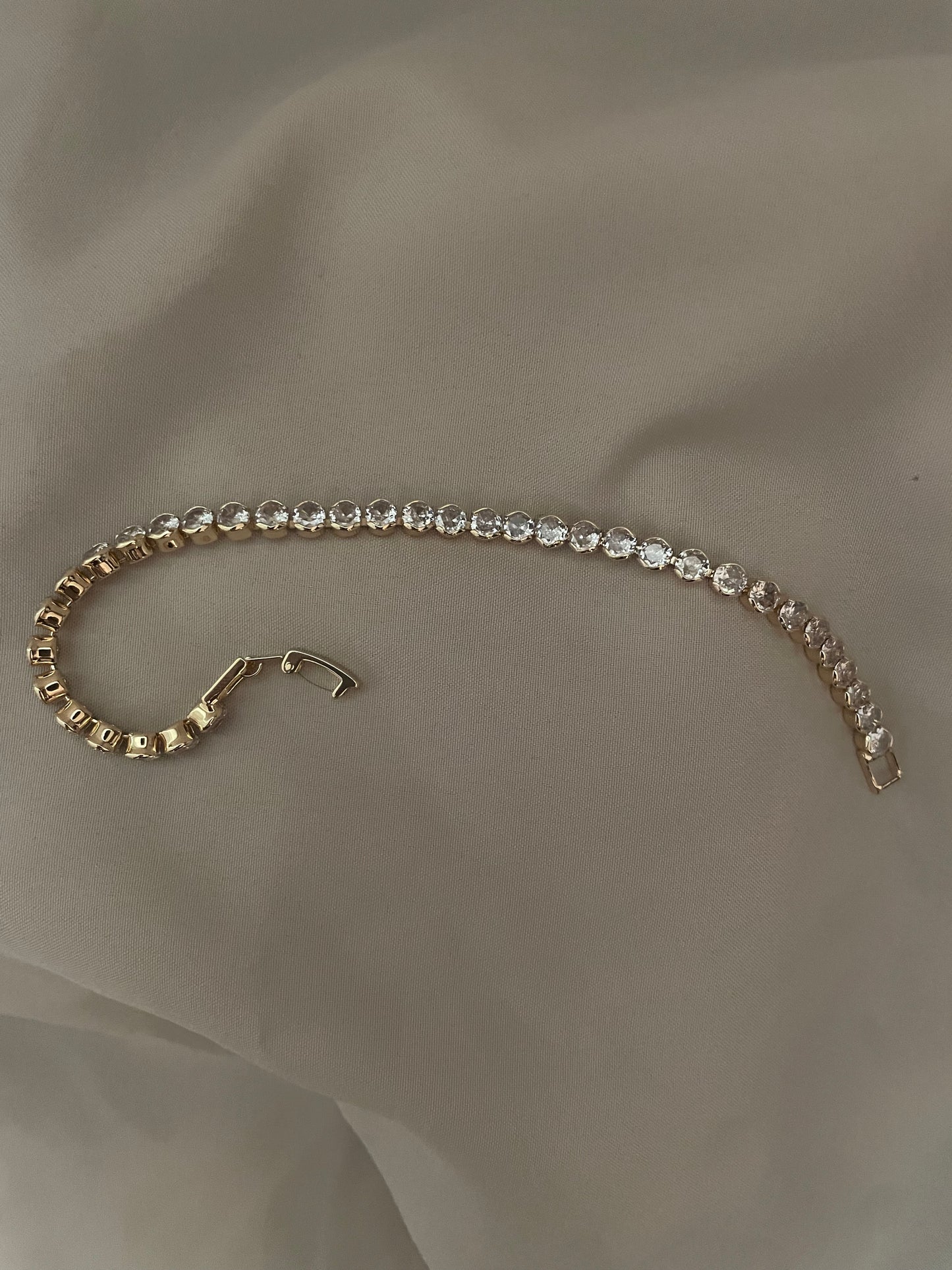 Abigaia Stud Bracelet Gold