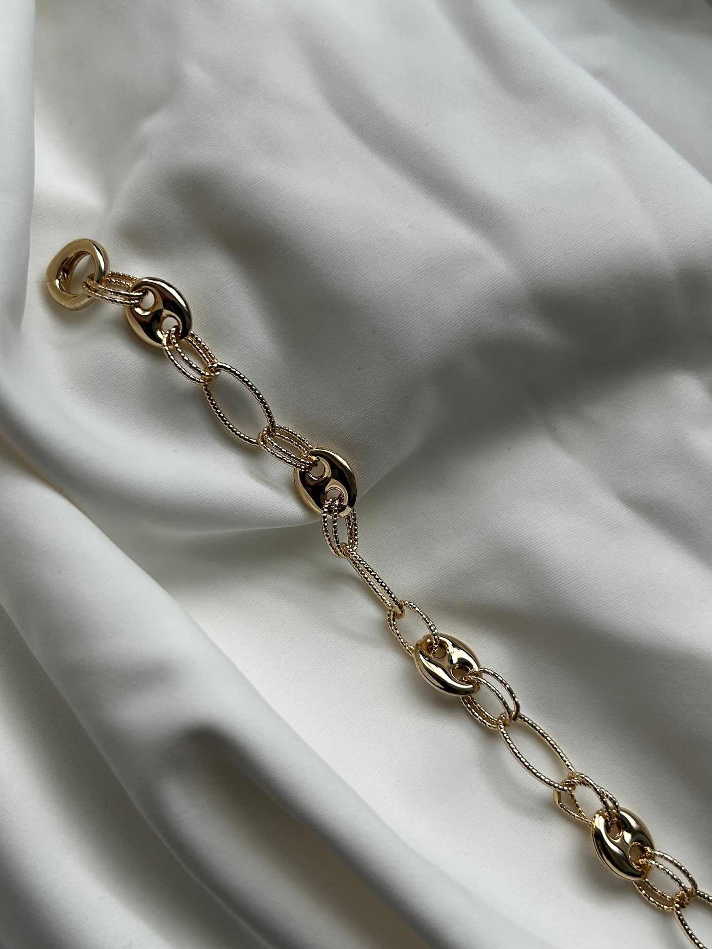 Olipha round bracelet