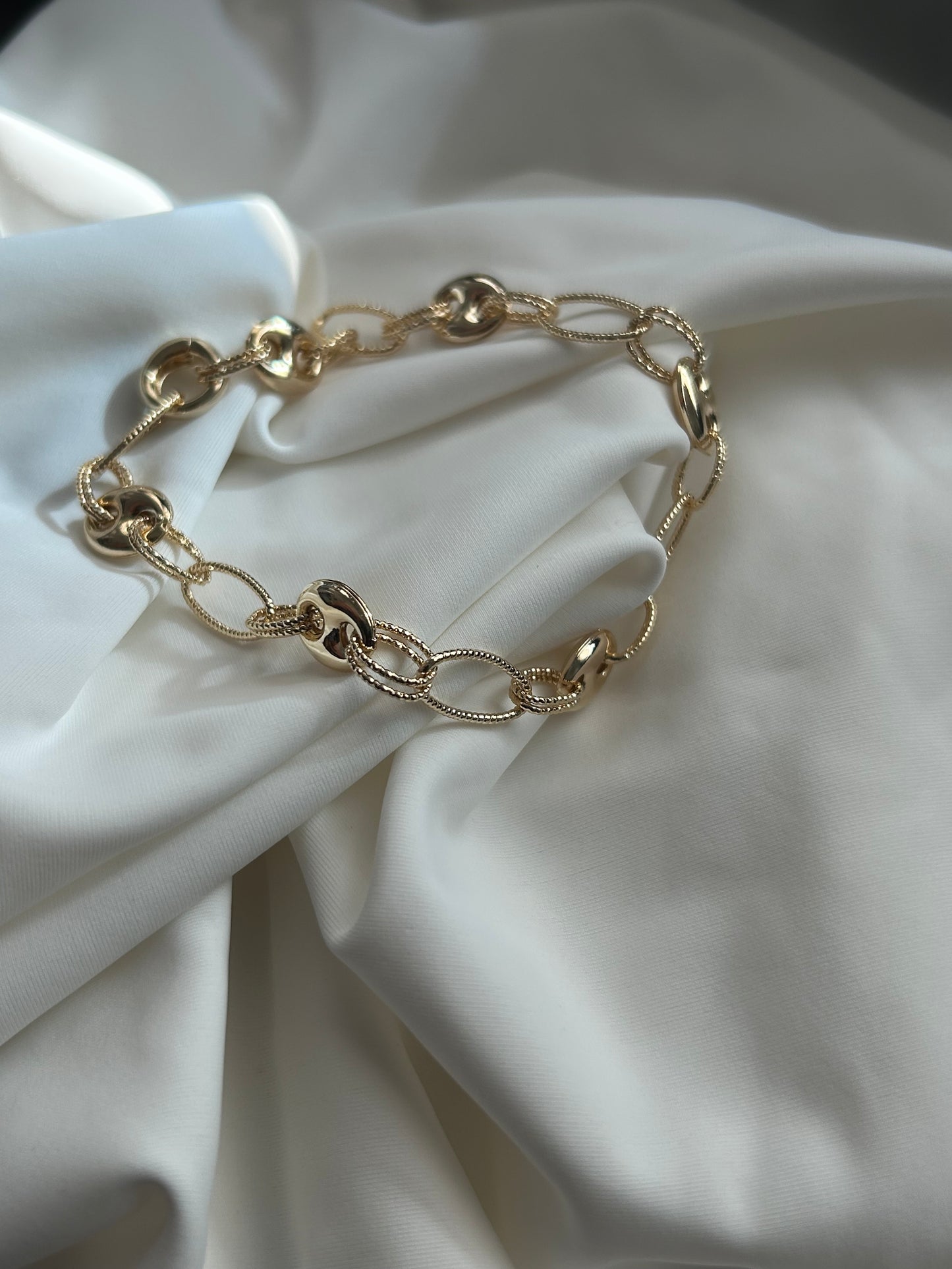 Olipha round bracelet